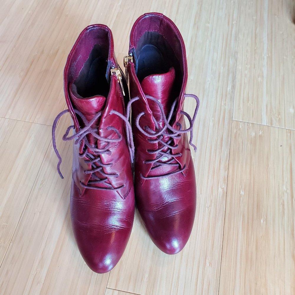 Leather Isola boots, Size 6M, Burgundy colored